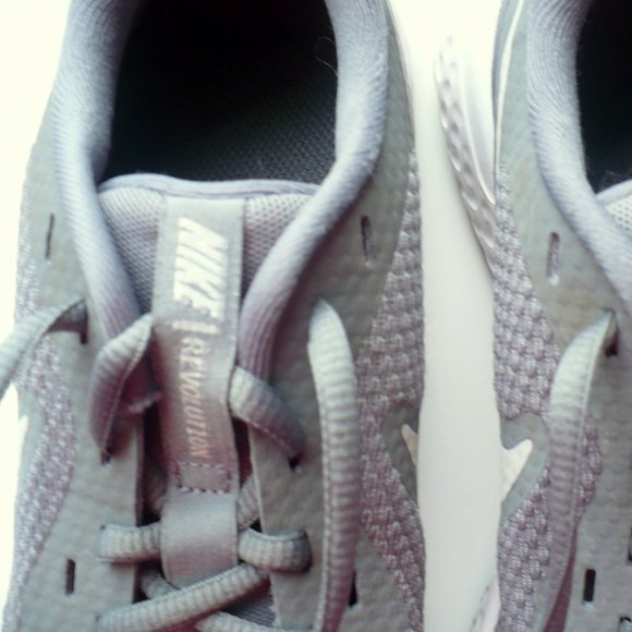 ❤️ Nike Revolution 5 Running Shoe Gray Platinum Size 5.5 Women's Sneakers - Picture 9 of 9